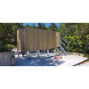 Plateforme m&eacute;tallique et habillage bois