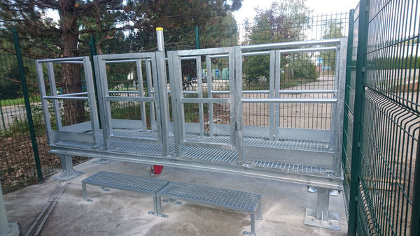 Plateforme et passerelle métalliques