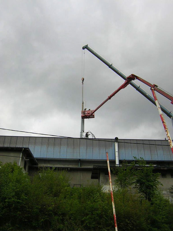 Installation de structure métallique sur toit
