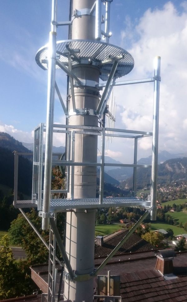 Paliers m&eacute;talliques et &eacute;chelles pylones