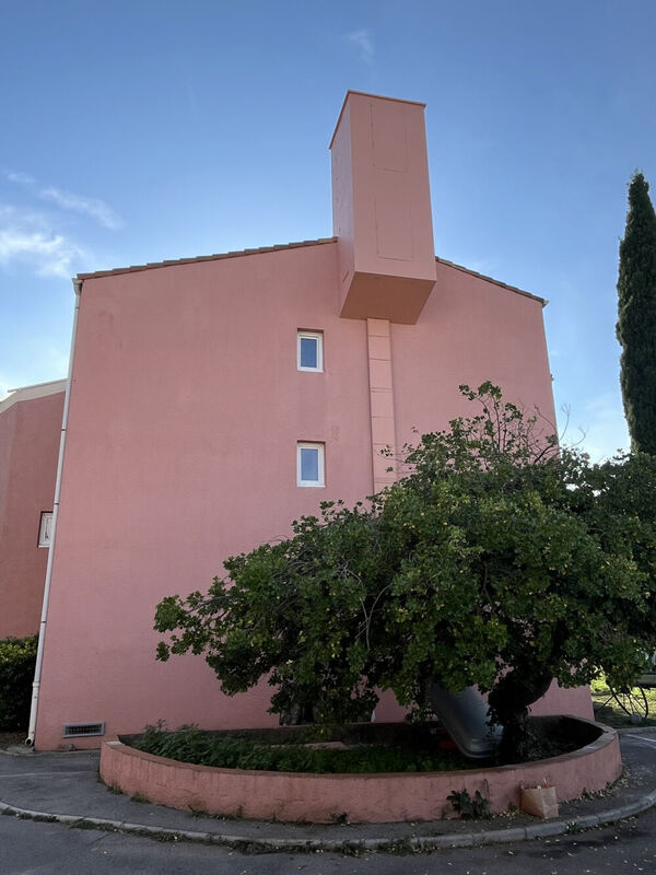 Intégreration d'un site Infra sur la façade d'un bâtiment